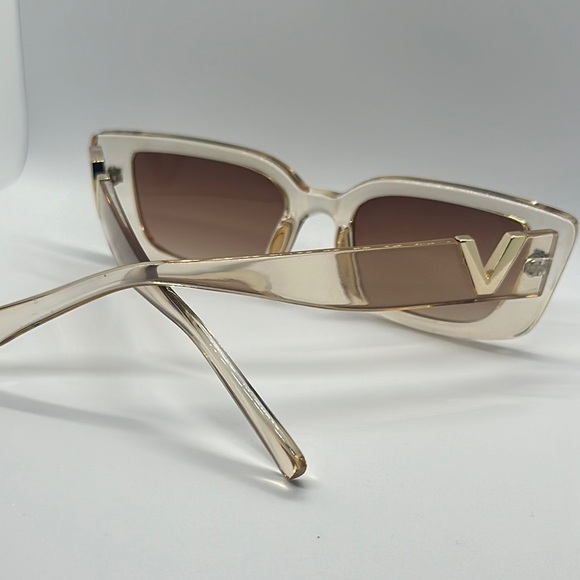 Chic Beige Rectangle Sunglasses with V Detail - Trendy Fashion Shades main image 15